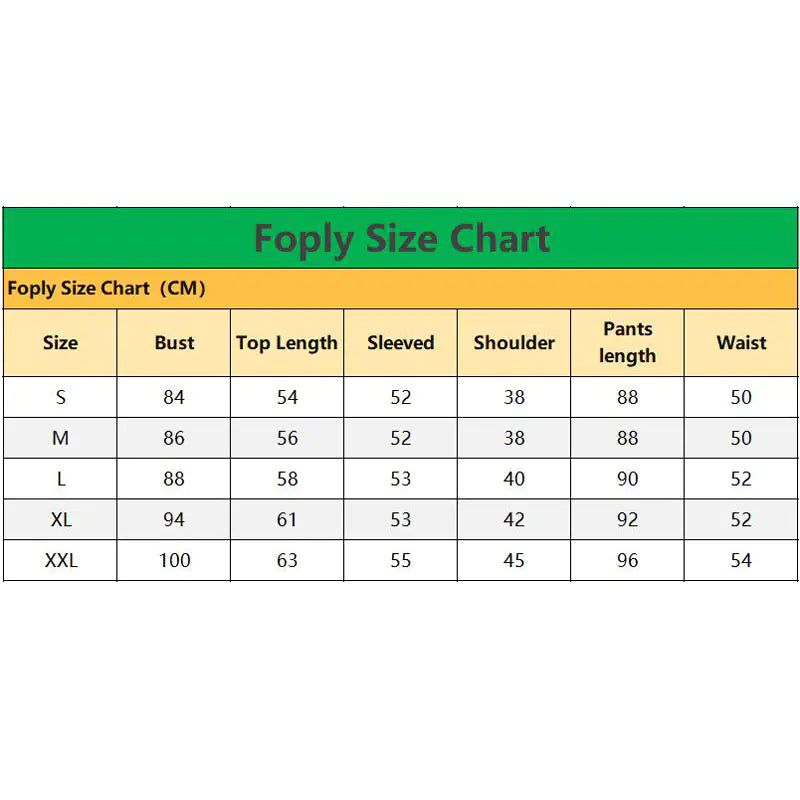 Pijama rosada con pequeñas plumas